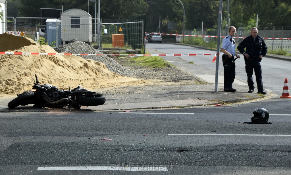 Schwerer Krad PKW Unfall Koeln Muelheim Am Springborn Cottbuserstr P038.JPG - Miklos Laubert